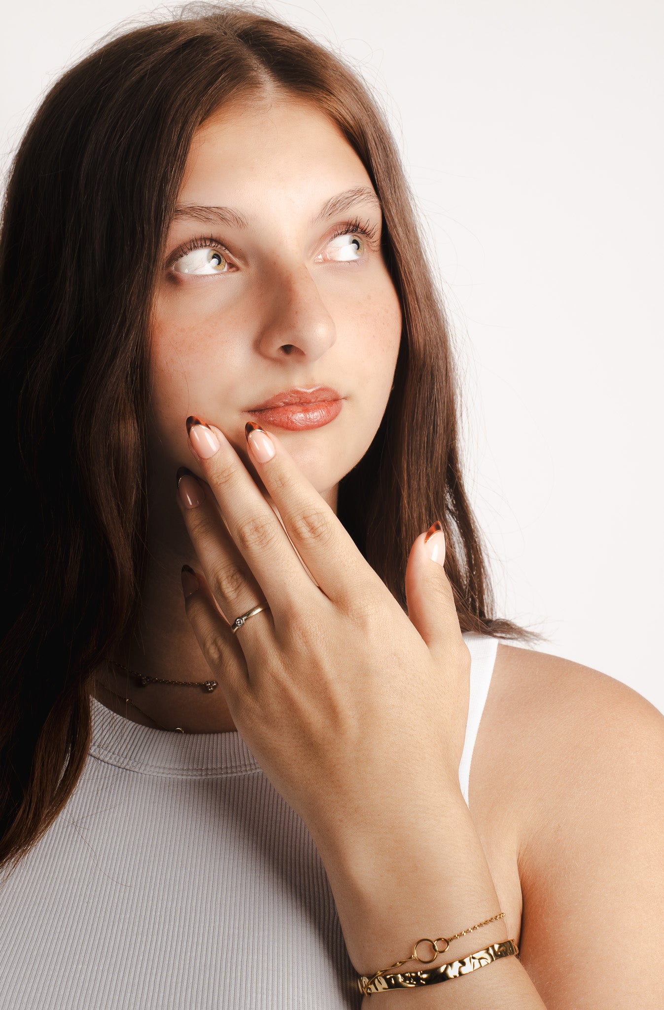 Nailish Golden Tiger Press-On Nails: Extravagantes Design mit goldenen Akzenten in hochglänzender Studioqualität für einen selbstbewussten Auftritt