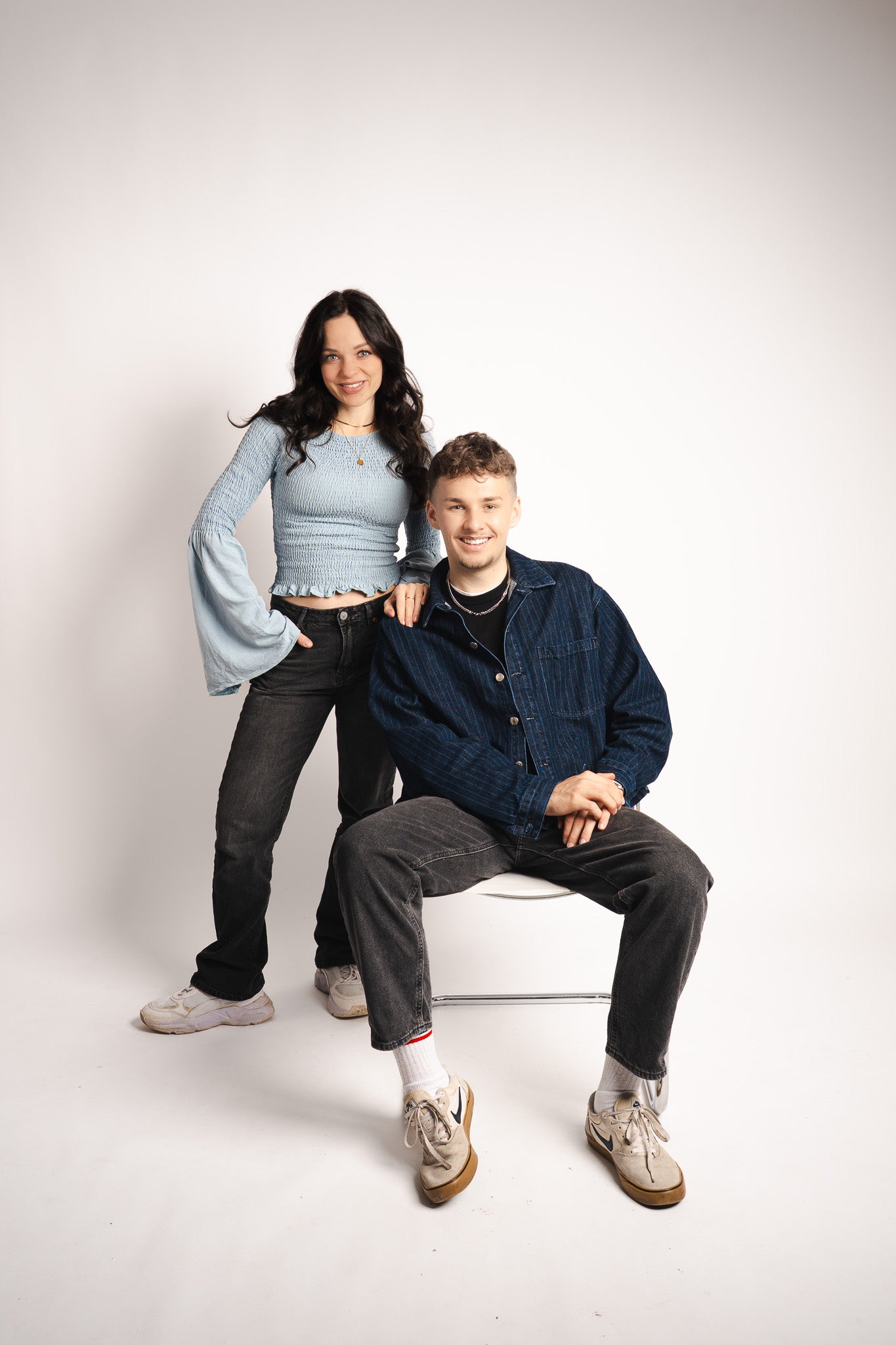 Die Gründer von nailish, Maximilian Hohenester und Helene Bauer, im Studio – Experten für hochwertige FlexiGel Press-On Nails und modernes Nageldesign aus Deutschland.