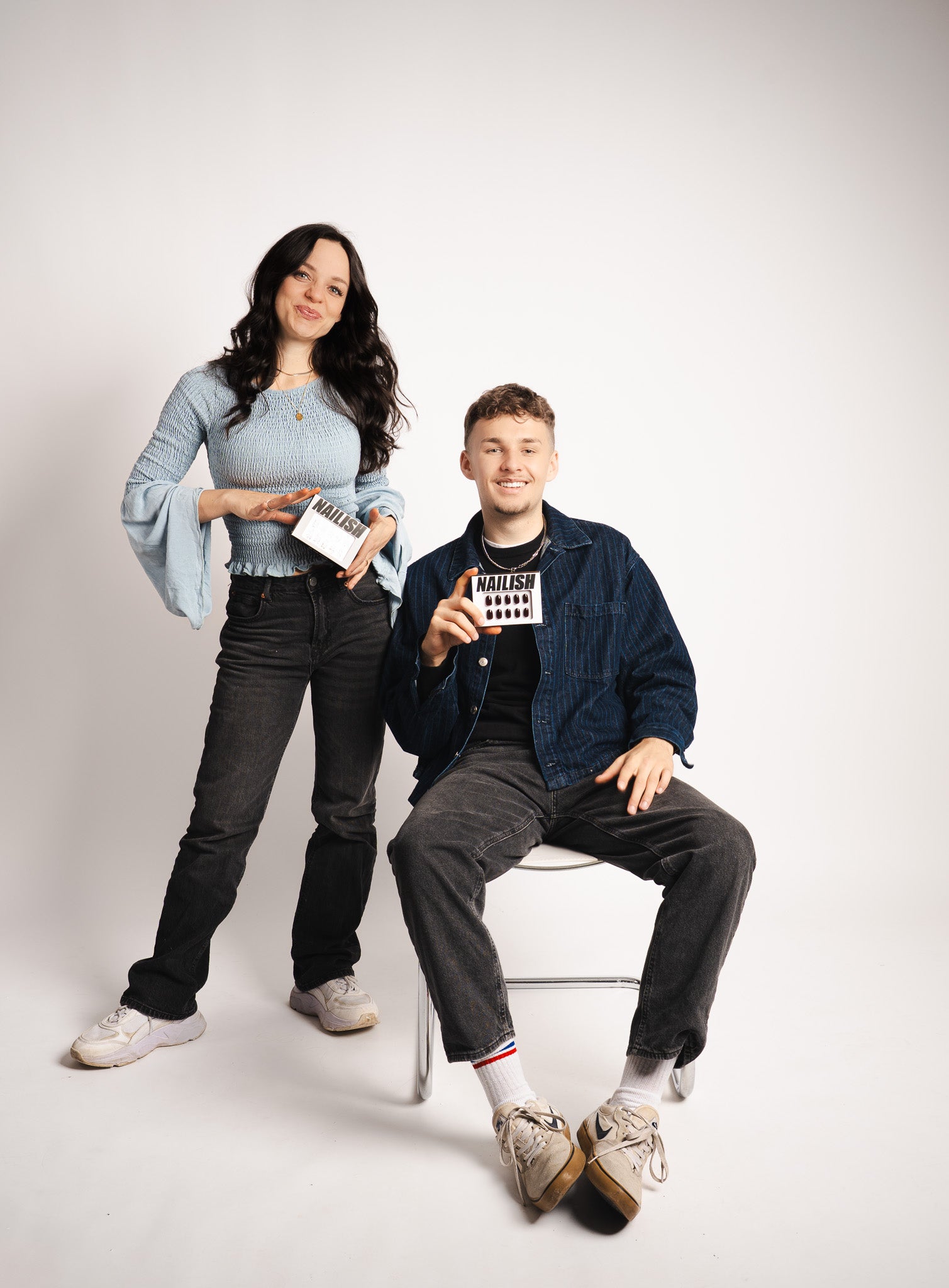 Die nailish Gründer Maximilian Hohenester und Helene Bauer präsentieren ihre innovativen FlexiGel Press-On Nails – Ein Familienprojekt für professionelles Nageldesign zuhause