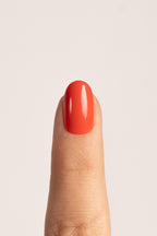 Nahaufnahme Red Crush FlexiGel Press-On Nail – leuchtendes Rot in Rundform von Nailish